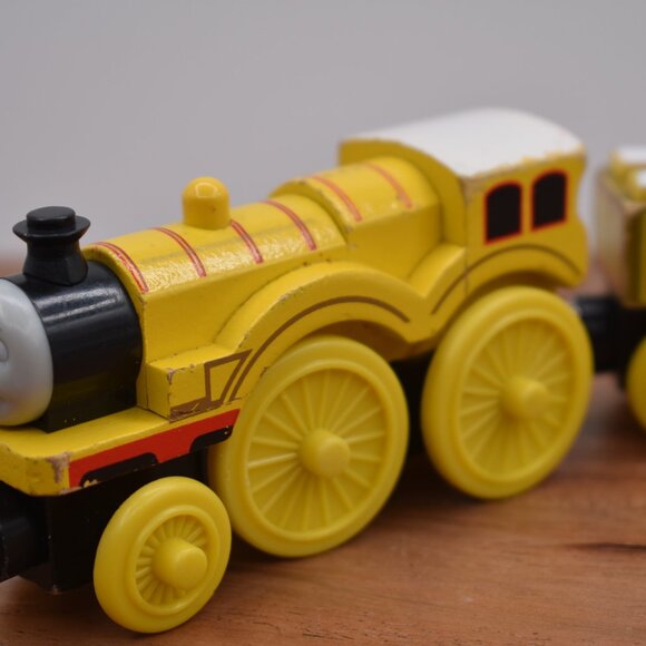 Molly Engine w/ Tender GUC 2003 Thomas & Friends Wooden Railway Tank Train - Picture 4 of 10